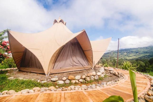 Holos Retreat Center: The Entire Ridge Basecamp Baru Exterior photo