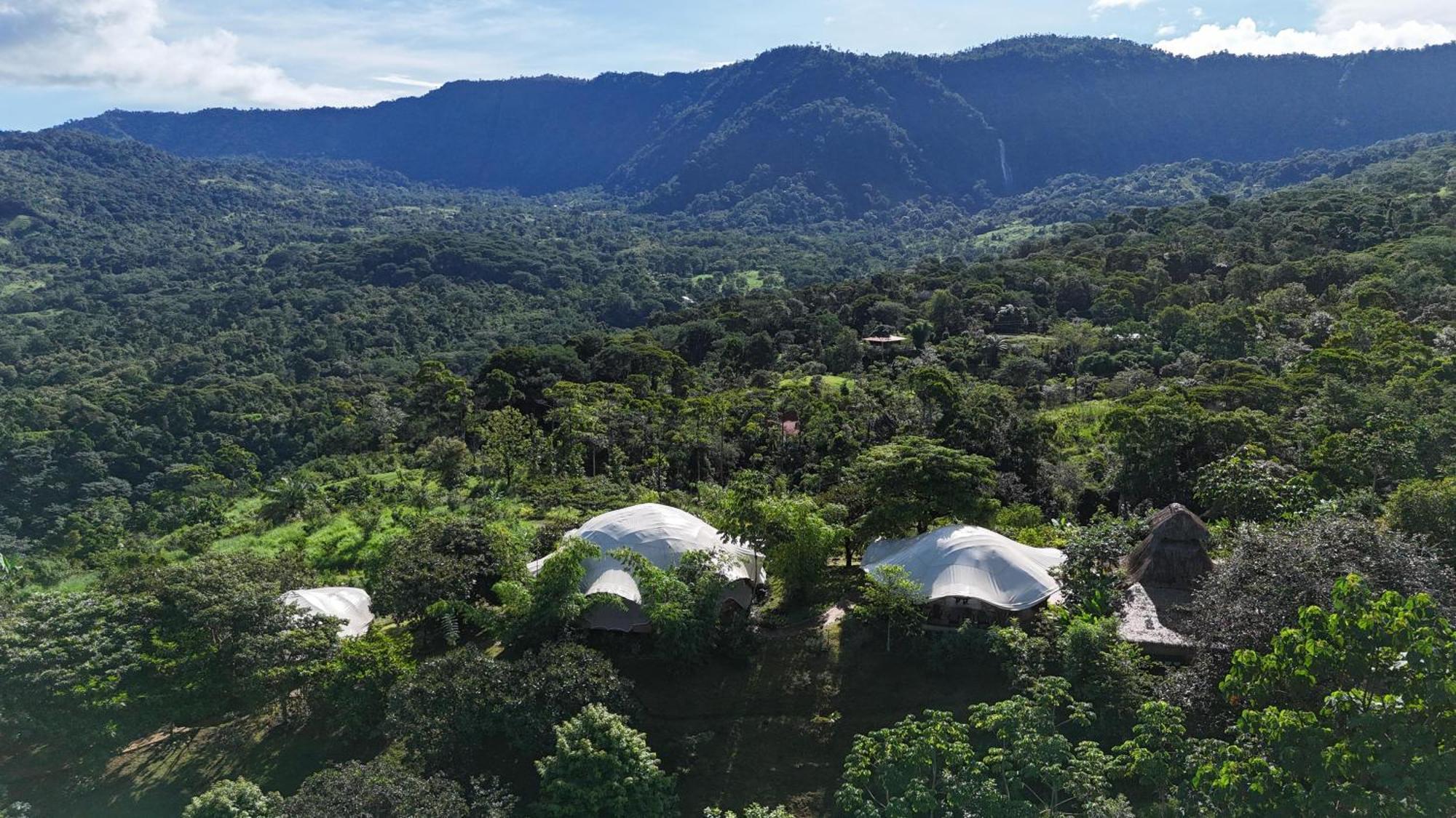 Holos Retreat Center: The Entire Ridge Basecamp Baru Exterior photo